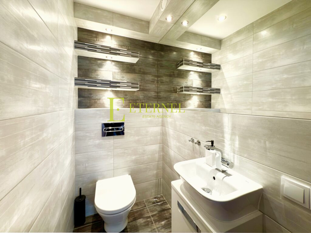 Продається 3-кімнатна квартира 59,5 м² в Kraków – готова до заселення! Будинок 2012 року з підземним гаражем