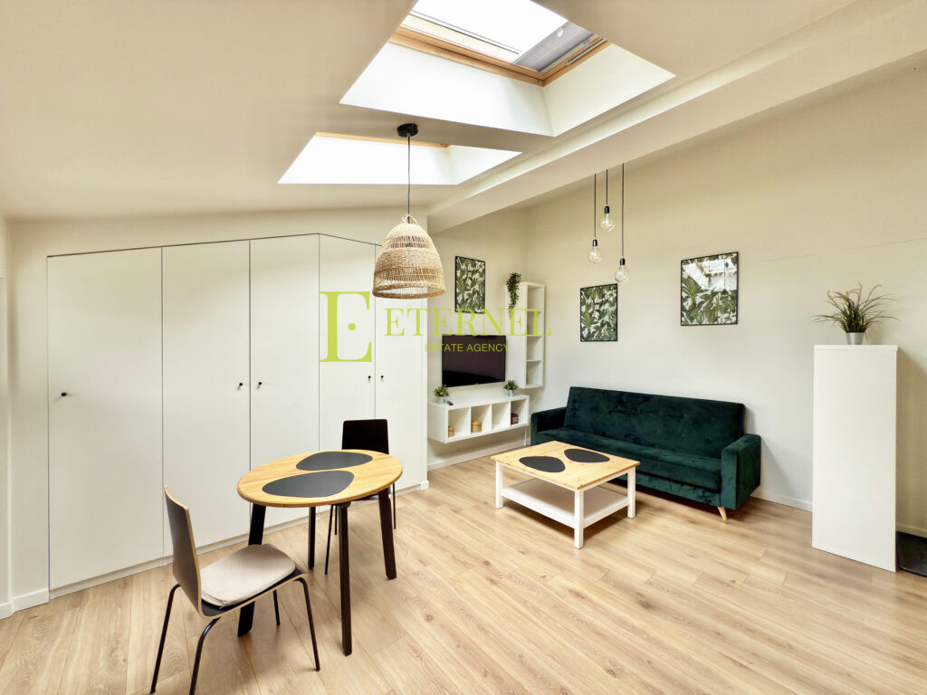 Світлий повністю умебльований апартамент 39 м² в історичній кам’яниці 1910 року з ліфтом на ul. Topolowa – престижне Stare Miasto!