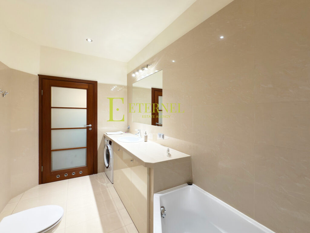 Продається 2-кімнатна квартира 72 м² з приватною терасою та садком у Starym Mieście – 2 паркомісця! Дуже гарний стан