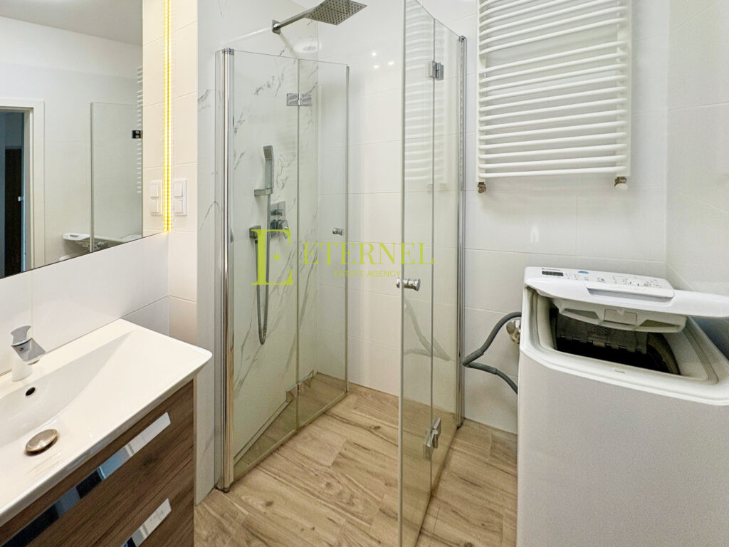 Сучасна повністю умебльована студія 30 м² на 8 поверсі з панорамним видом на місто – osiedle Na Lotnisku, дружня до тварин!