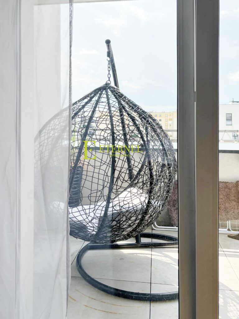 Сучасна повністю умебльована 3-кімнатна квартира 72 м² з терасою на даху 50 м² на ul. Domagały – з паркомісцем, готова до заселення!