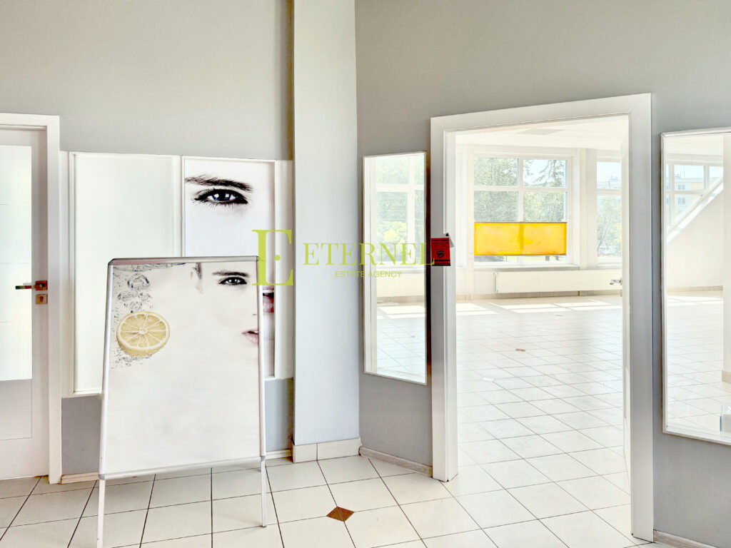 Оренда просторого комерційного приміщення 70 м² + склад 12 м² після ремонту на ul. Bieńczycka – можливість розширення до 100+ м²!