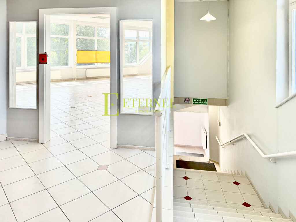 Оренда просторого комерційного приміщення 70 м² + склад 12 м² після ремонту на ul. Bieńczycka – можливість розширення до 100+ м²!