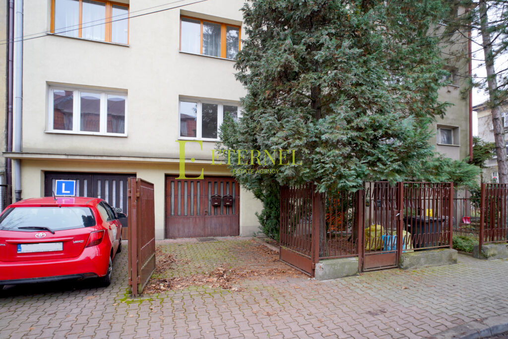 Unique apartment 102.83m² + independent apartment + garage – Officers' Estate