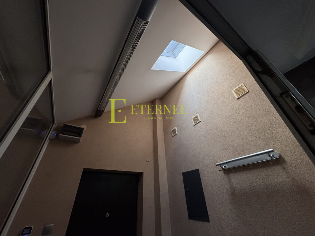 Przestrzenny lokal biurowy 119m2 + strych 45m² – Solskiego