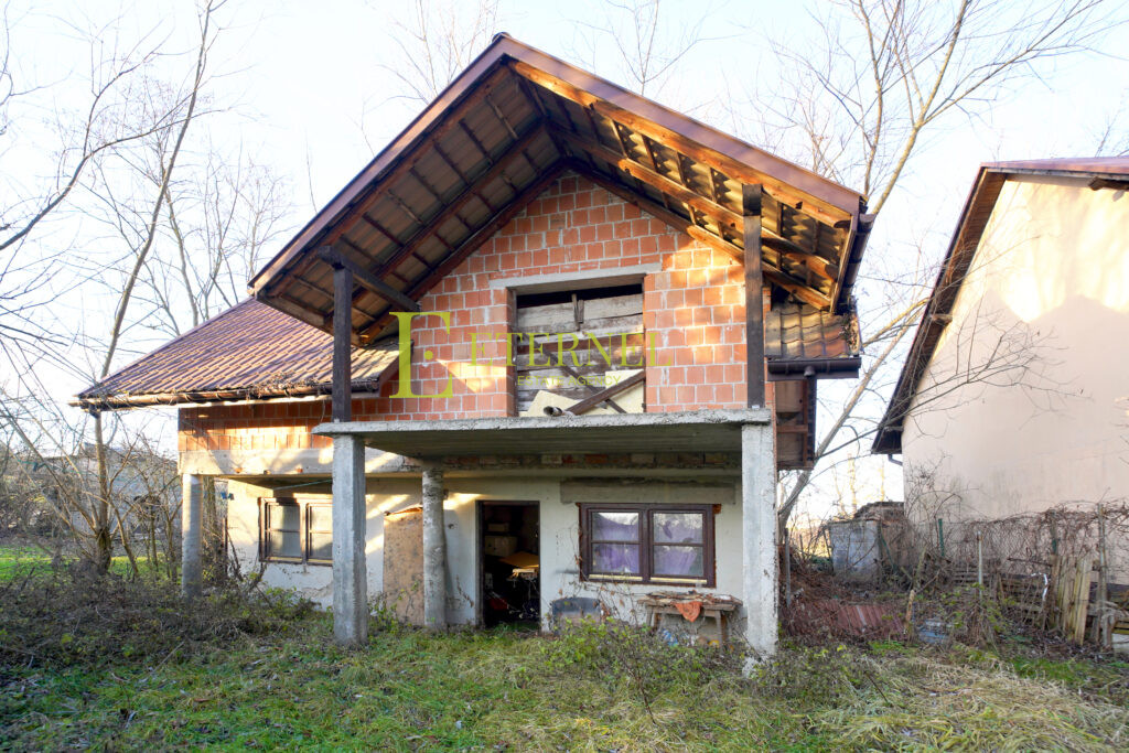 Działka budowlana nad stawem 12 arów – Głęboka