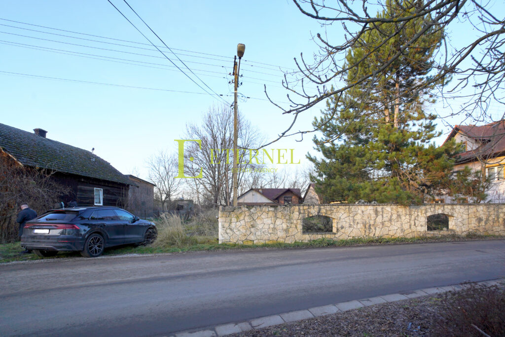 Działka budowlana nad stawem 12 arów – Głęboka