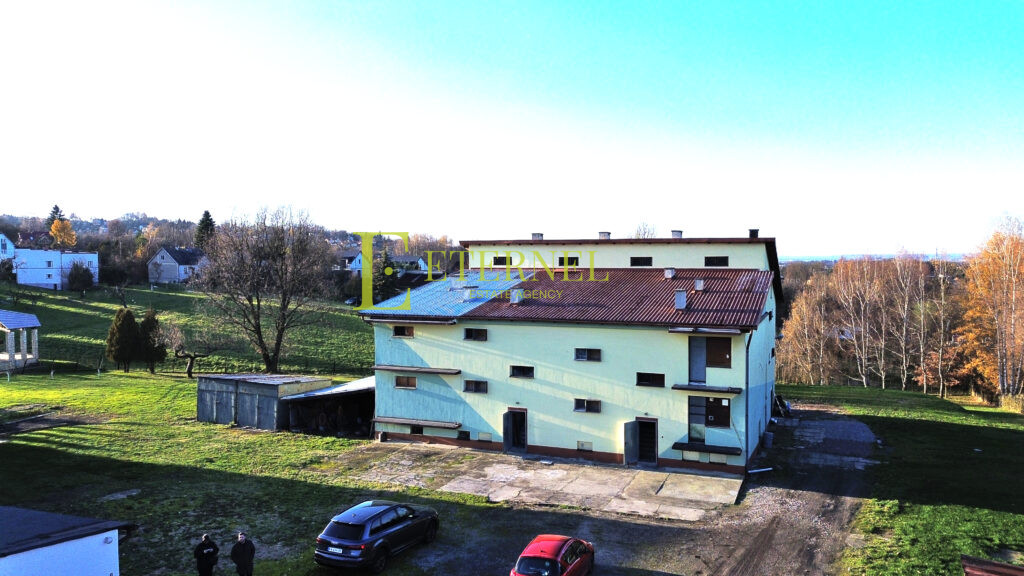 Warehouse-production hall with 51-are plot – Lednica Górna