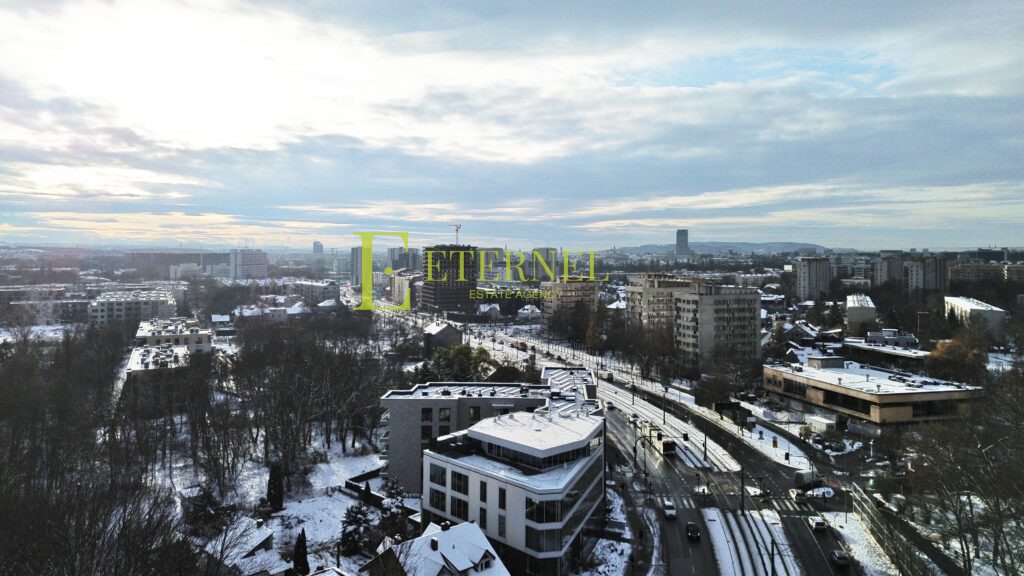 Investment plot 4.8 ares with building – Jana Pawła II Avenue