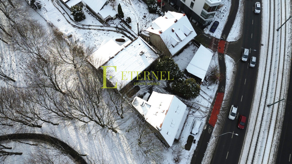 Investment plot 4.8 ares with building – Jana Pawła II Avenue