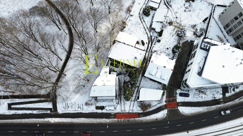 Investment plot 4.8 ares with building – Jana Pawła II Avenue