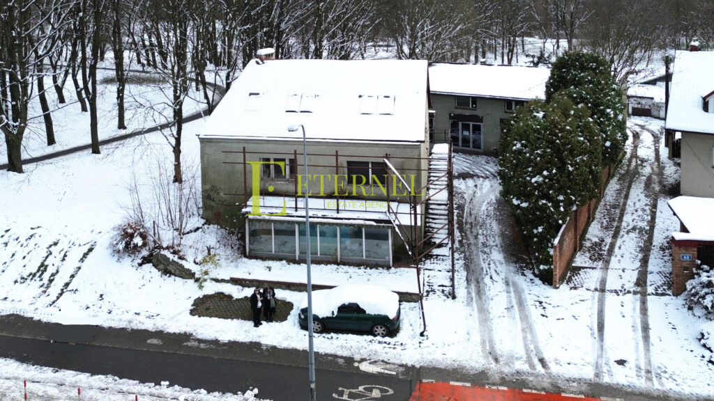 Investment plot 4.8 ares with building – Jana Pawła II Avenue