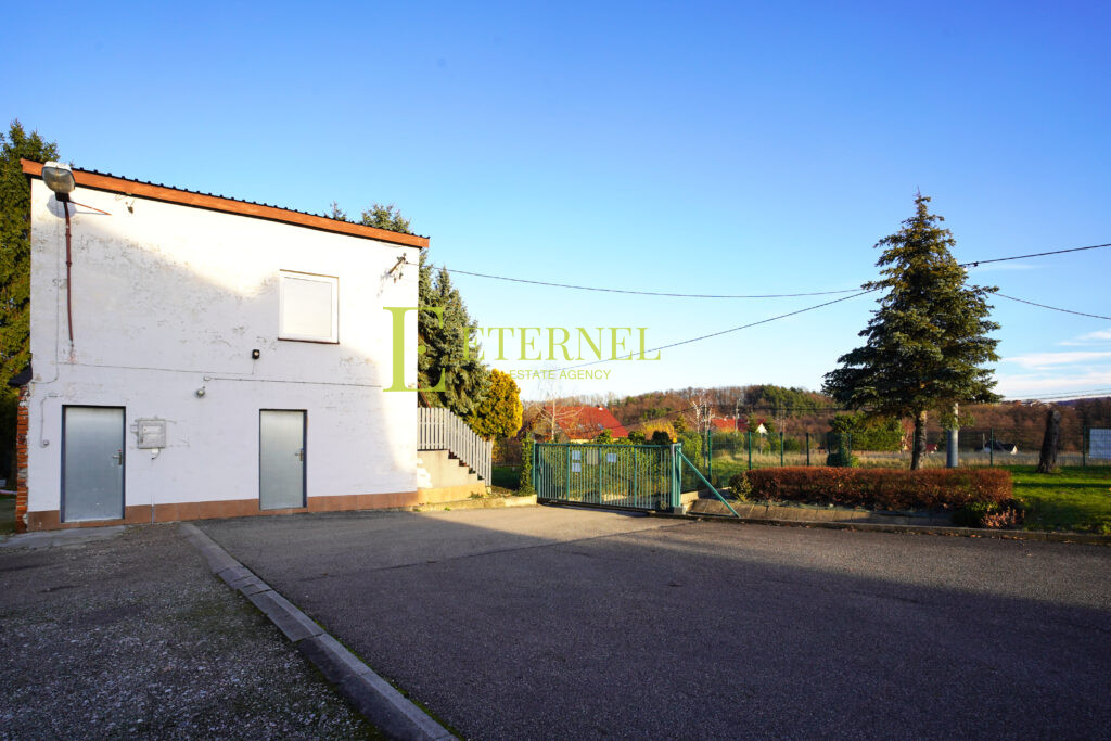 Warehouse-production hall with 51-are plot – Lednica Górna