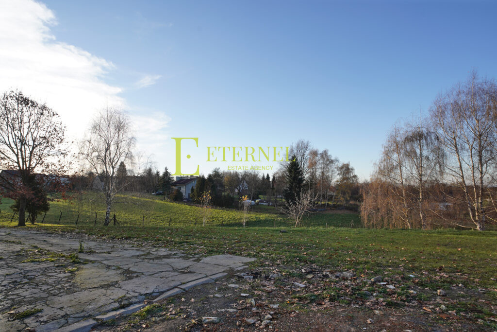 Warehouse-production hall with 51-are plot – Lednica Górna