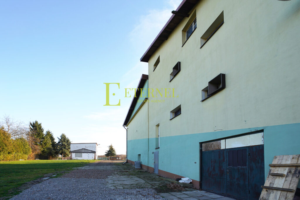 Warehouse-production hall with 51-are plot – Lednica Górna
