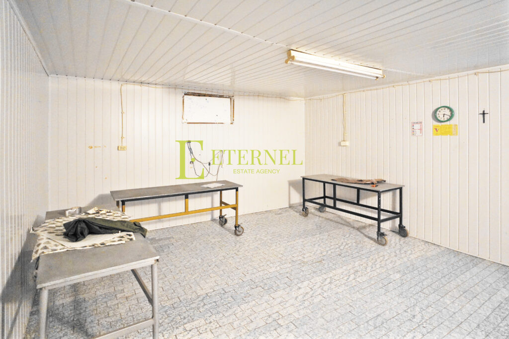 Warehouse-production hall with 51-are plot – Lednica Górna