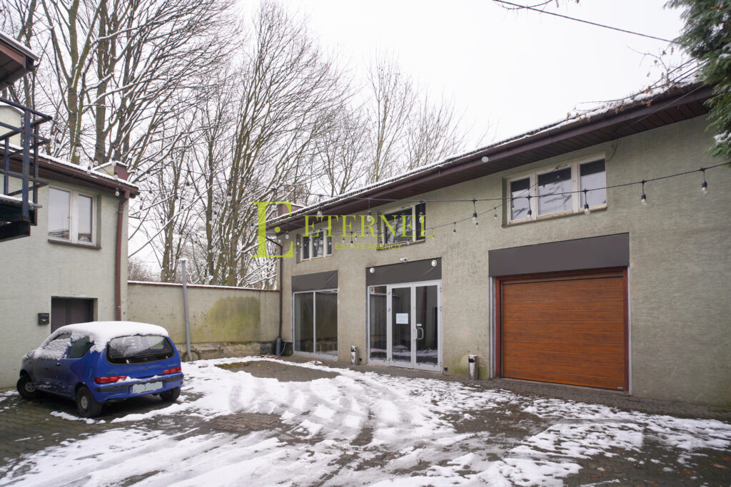 Investment plot 4.8 ares with building – Jana Pawła II Avenue