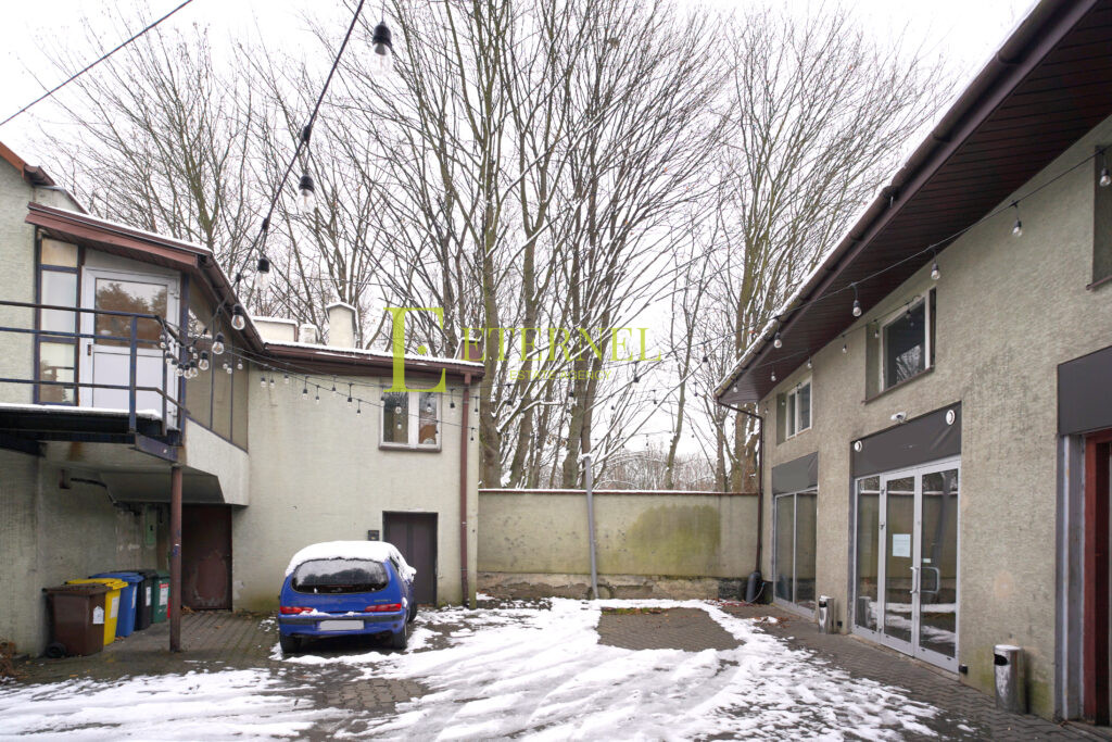 Investment plot 4.8 ares with building – Jana Pawła II Avenue