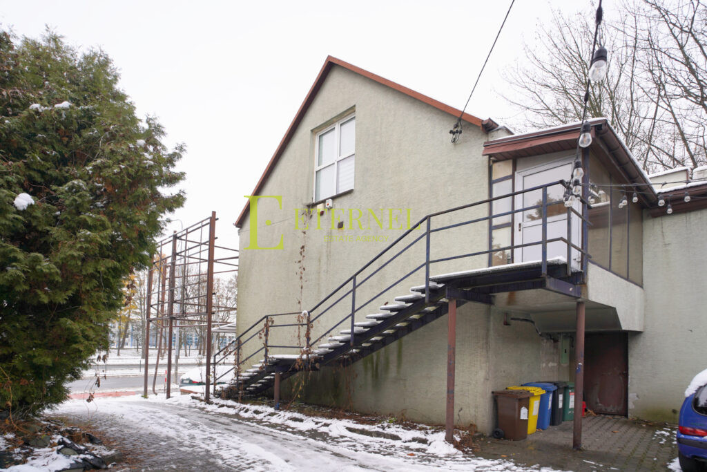 Investment plot 4.8 ares with building – Jana Pawła II Avenue