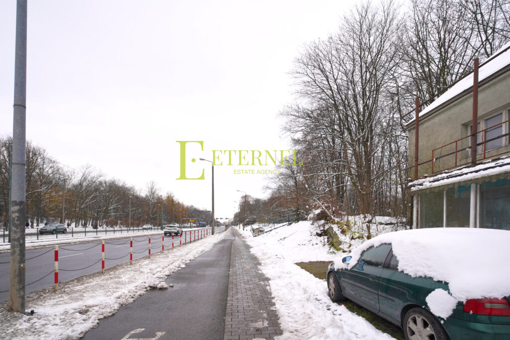 Investment plot 4.8 ares with building – Jana Pawła II Avenue