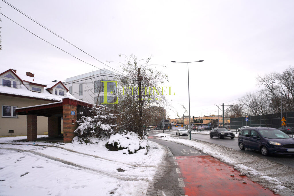 Investment plot 4.8 ares with building – Jana Pawła II Avenue