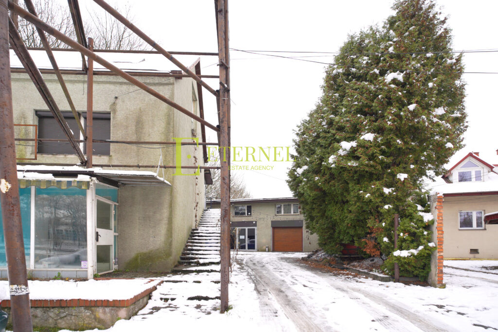 Investment plot 4.8 ares with building – Jana Pawła II Avenue