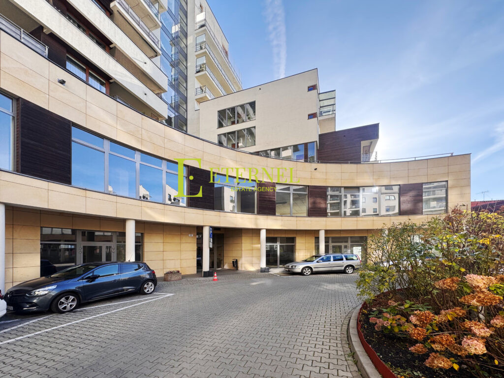 Inwestycyjny lokal 708,2m² z pozwoleniem na mieszkania – Ruczaj