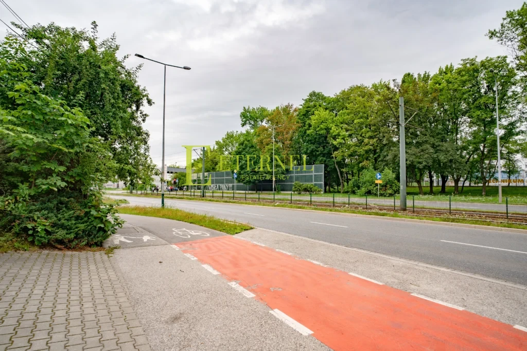 Działka inwestycyjna 5,1 ara z budynkiem – Aleja Jana Pawła II