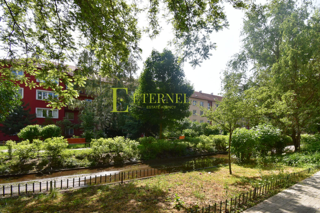 Простора 4-кімнатна квартира під ремонт 92м2 – вул. Królewska