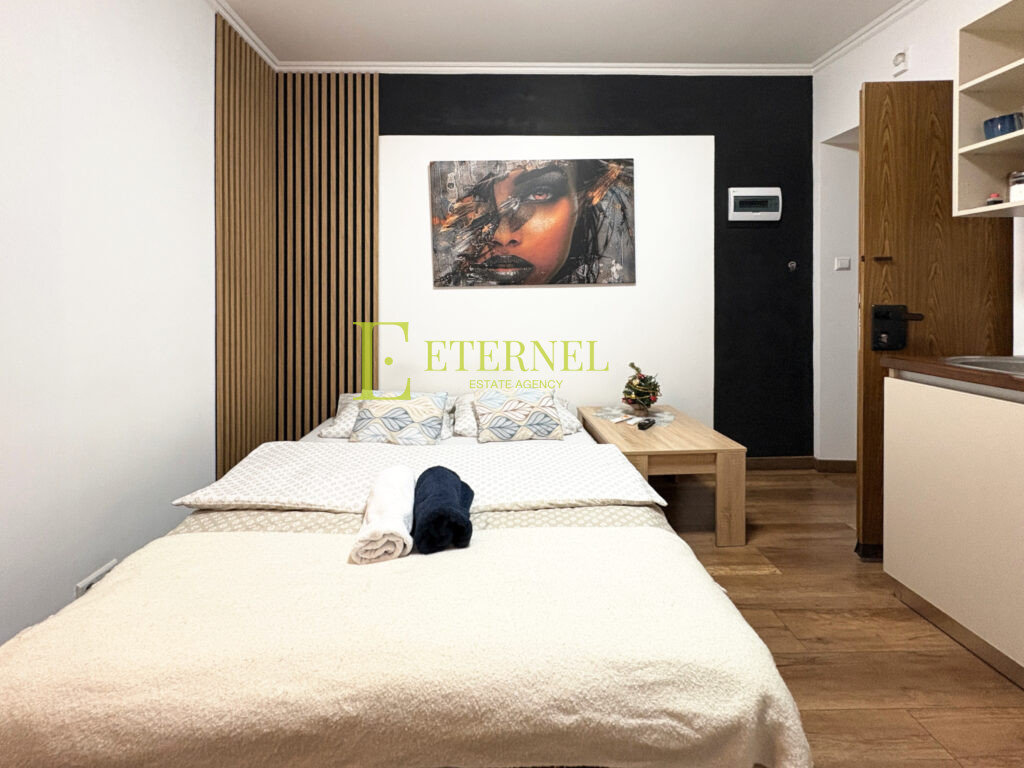 Inwestycyjna kawalerka w kamienicy z balkonem – w centrum Krakowa