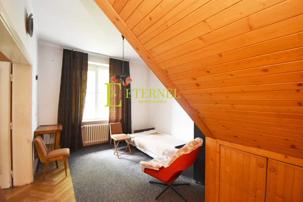 Простора 4-кімнатна квартира під ремонт 92м2 – вул. Królewska