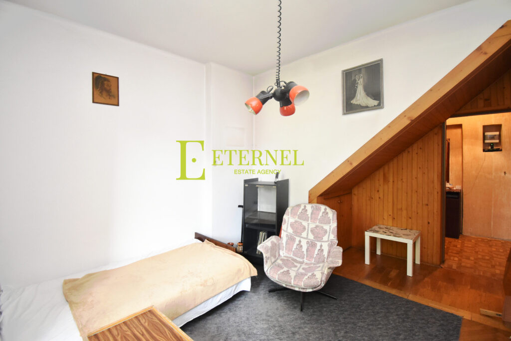 Простора 4-кімнатна квартира під ремонт 92м2 – вул. Królewska