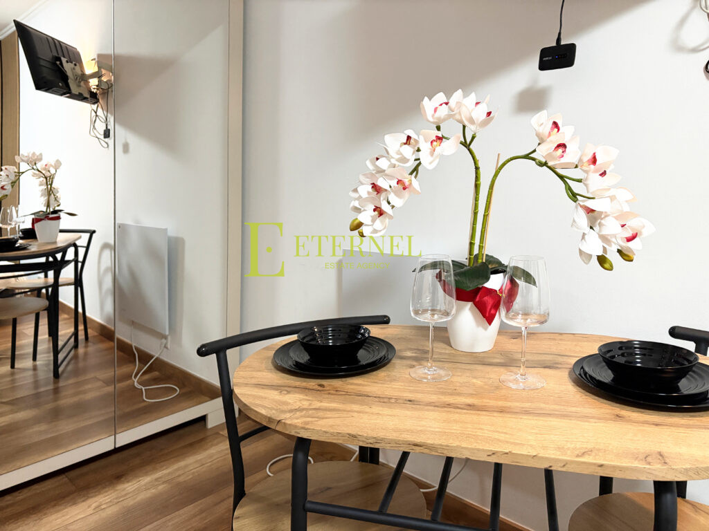 Inwestycyjna kawalerka w kamienicy z balkonem – w centrum Krakowa