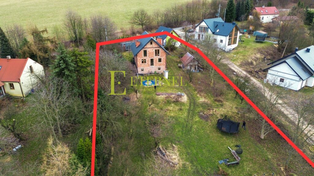 Dom jednorodzinny w stanie surowym + drugi budynek – działka 52 ary – Siercza, Wieliczka