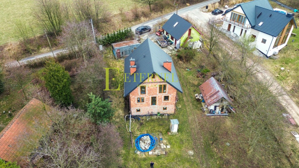 Dom jednorodzinny w stanie surowym + drugi budynek – działka 52 ary – Siercza, Wieliczka