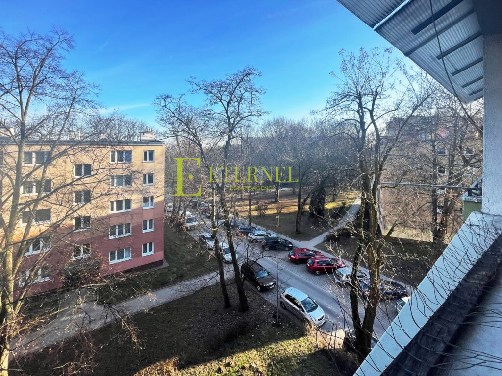 Ciekawa kawalerka 25m2 z francuskim balkonem – Os. Jagiellońskie, Bieńczyce