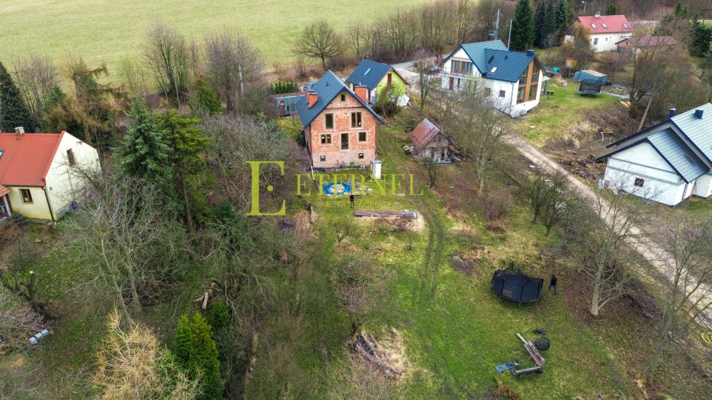 Dom jednorodzinny w stanie surowym + drugi budynek – działka 52 ary – Siercza, Wieliczka