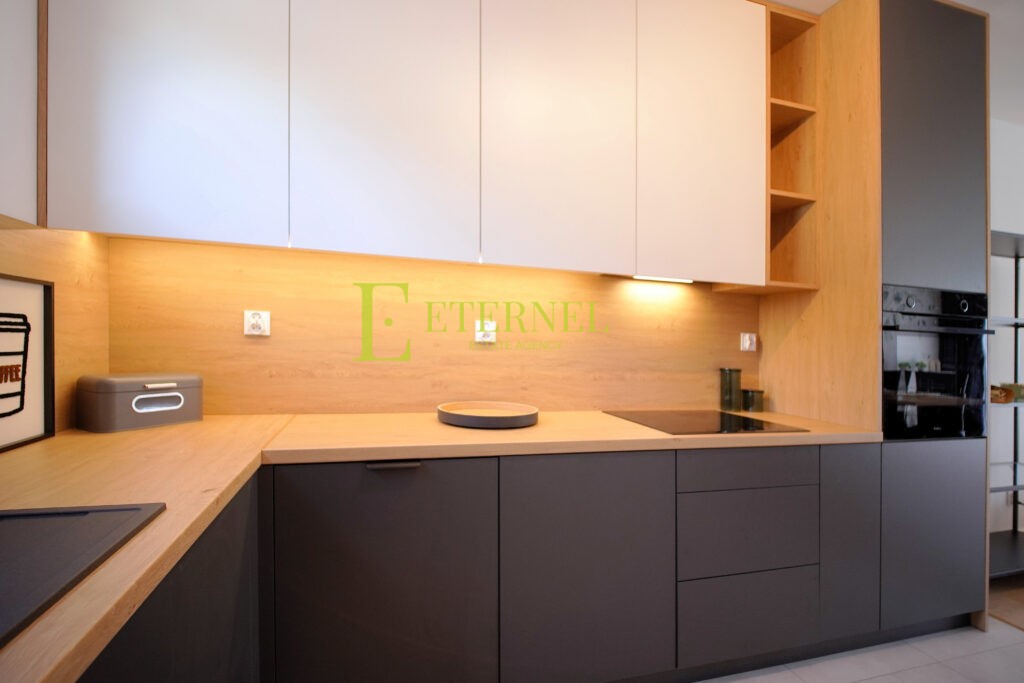 Na wynajem od zaraz – przestronny, trzypoziomowy apartament z ogródkiem w Wieliczce (Krzyszkowice), ul. Bajeczna