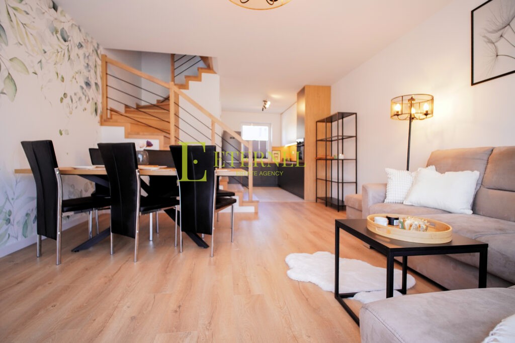 Na wynajem od zaraz – przestronny, trzypoziomowy apartament z ogródkiem w Wieliczce (Krzyszkowice), ul. Bajeczna