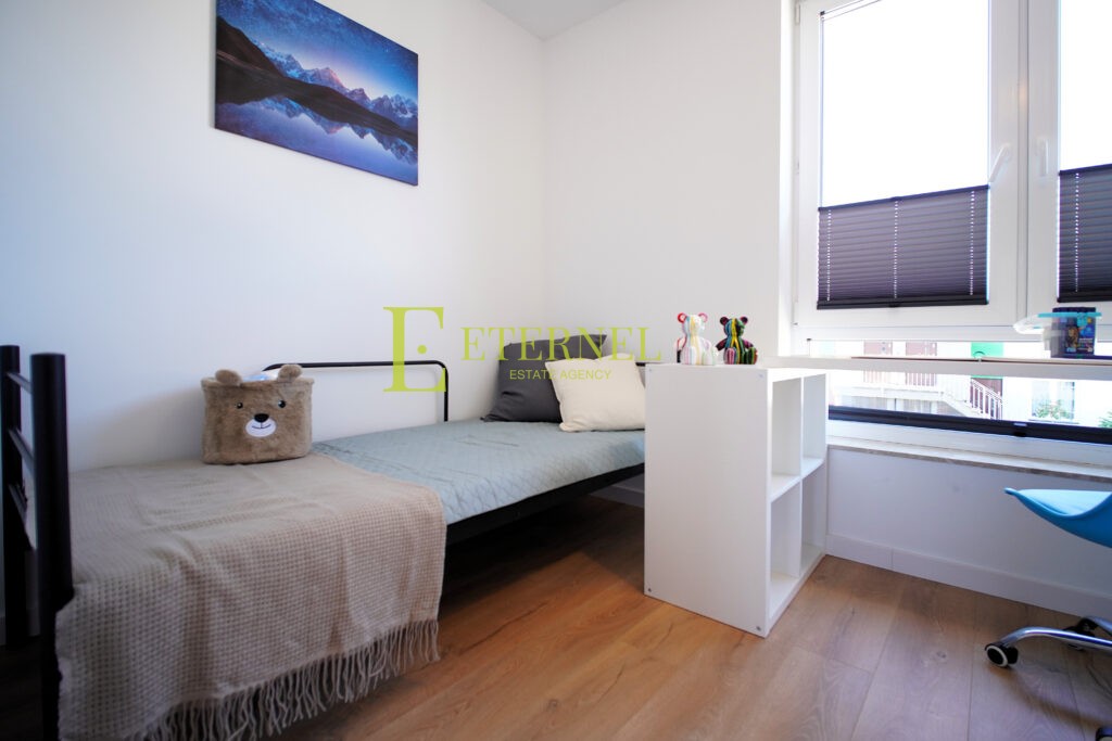Na wynajem od zaraz – przestronny, trzypoziomowy apartament z ogródkiem w Wieliczce (Krzyszkowice), ul. Bajeczna