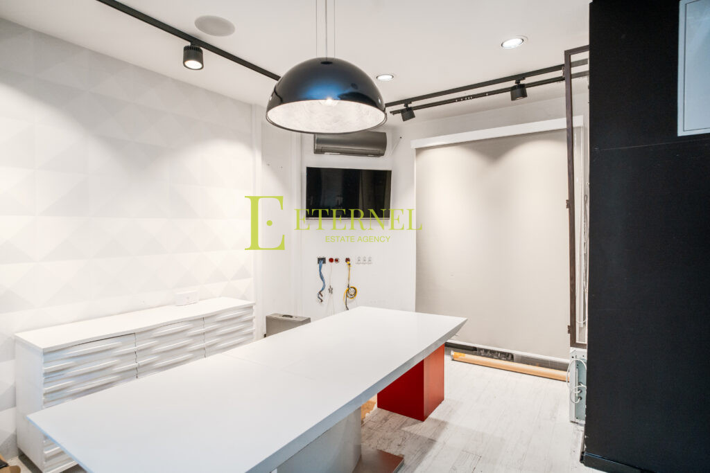 Lokal 60 m² z poddaszem i piwnicą – ul. Bieżanowska, Kraków