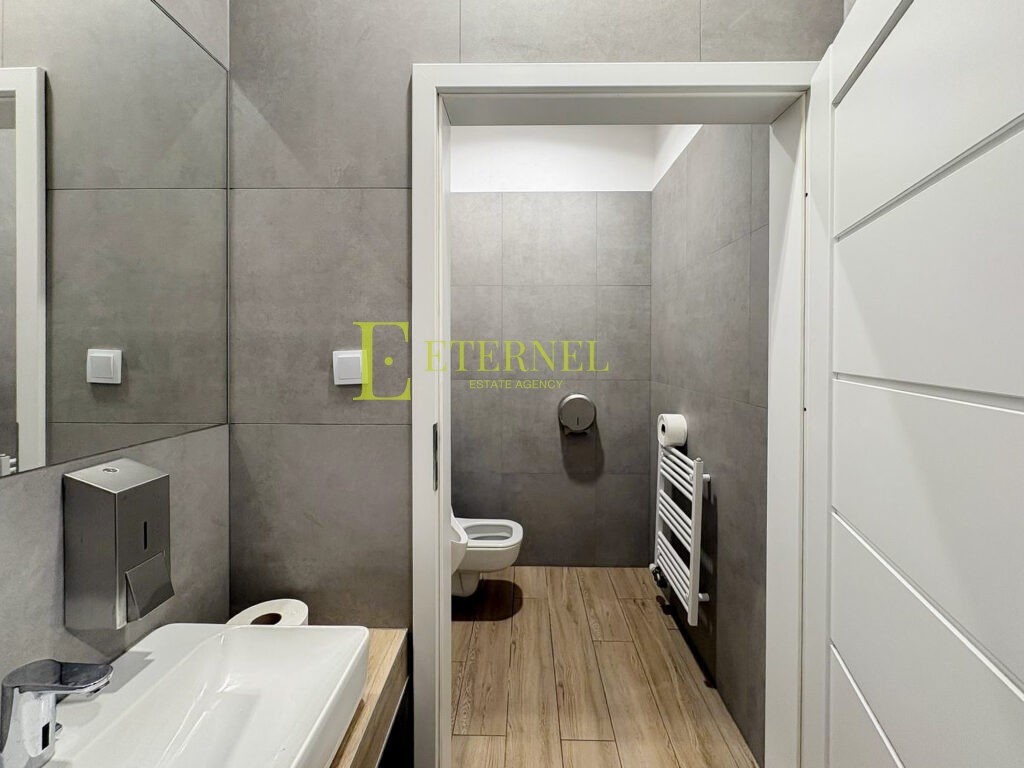 Obiekt biurowo-magazynowy 1 501 m2 na działce 5 638 m2 na sprzedaż – Kraków, Łęg (Czyżyny)