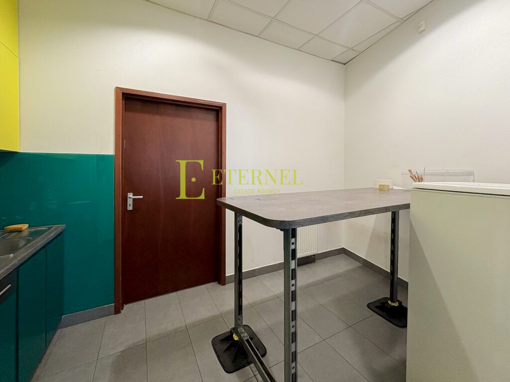 Obiekt biurowo-magazynowy 1 501 m2 na działce 5 638 m2 na sprzedaż – Kraków, Łęg (Czyżyny)