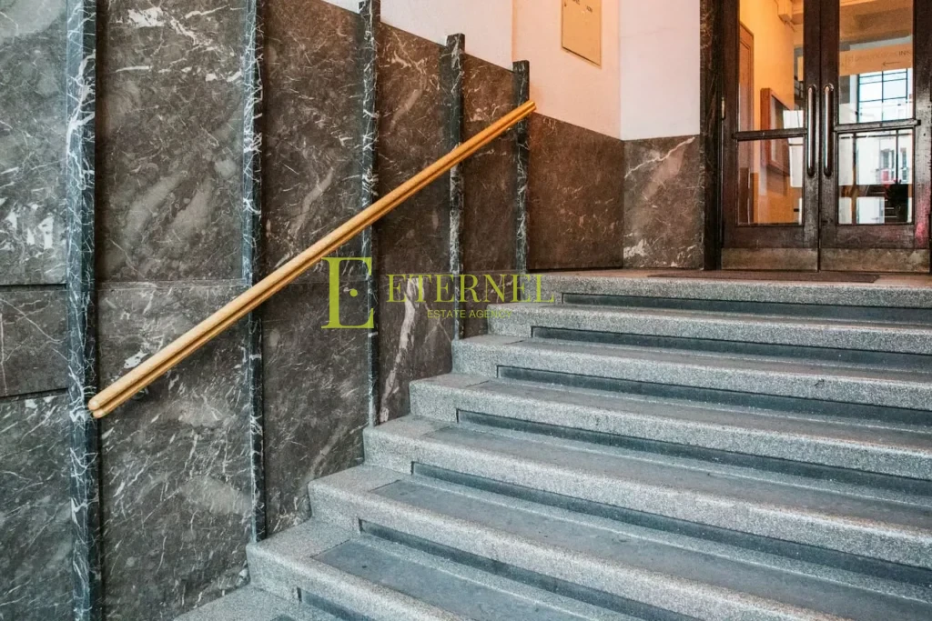 Studio apartment with mezzanine 25 m2 + 5 m2 for rent – Al. Słowackiego 58, Kraków, Krowodrza